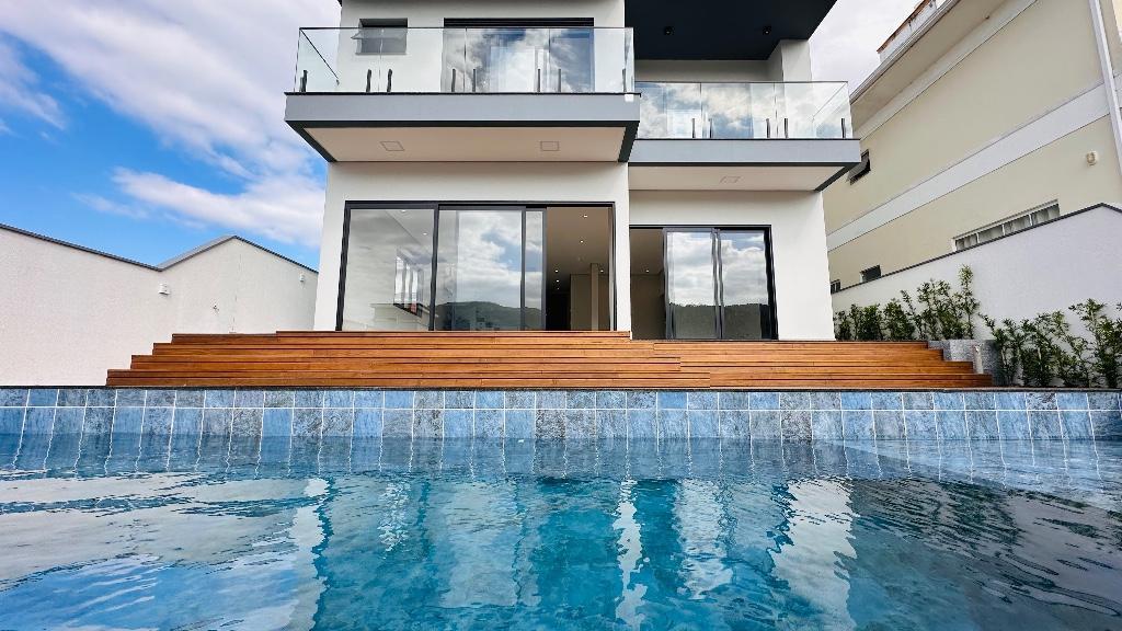 Casa, 3 quartos, 299 m² - Foto 1